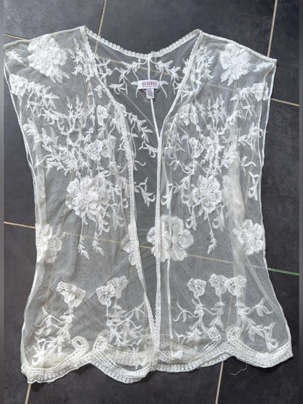Shyanne western cover up white lace kimono